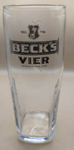 Beck's Vier Square base glass