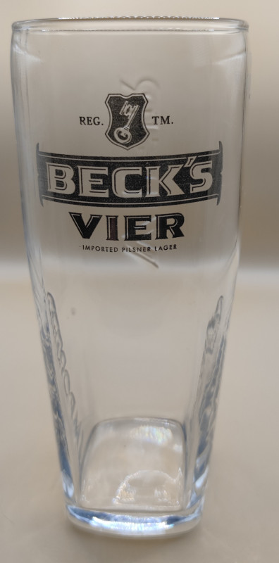 Beck's Vier Square base glass
